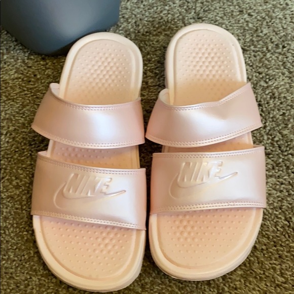 light pink nike slides
